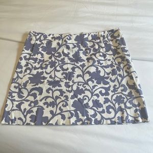 J. Crew skirt. Pockets in front. Zip closure in back.